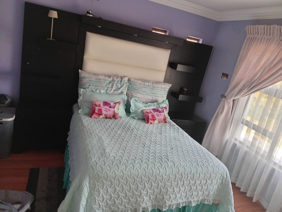 4 Bedroom Property for Sale in Heuwelsig Estate Gauteng