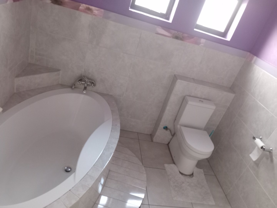 4 Bedroom Property for Sale in Heuwelsig Estate Gauteng
