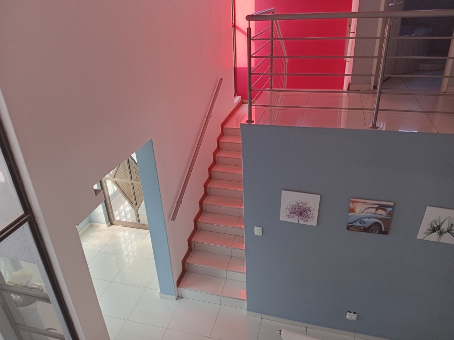 4 Bedroom Property for Sale in Heuwelsig Estate Gauteng