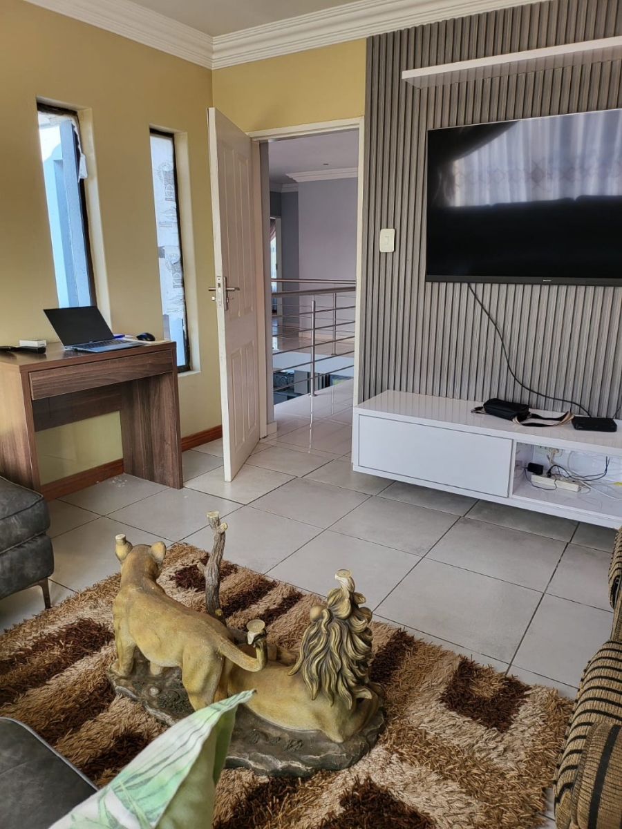 4 Bedroom Property for Sale in Heuwelsig Estate Gauteng