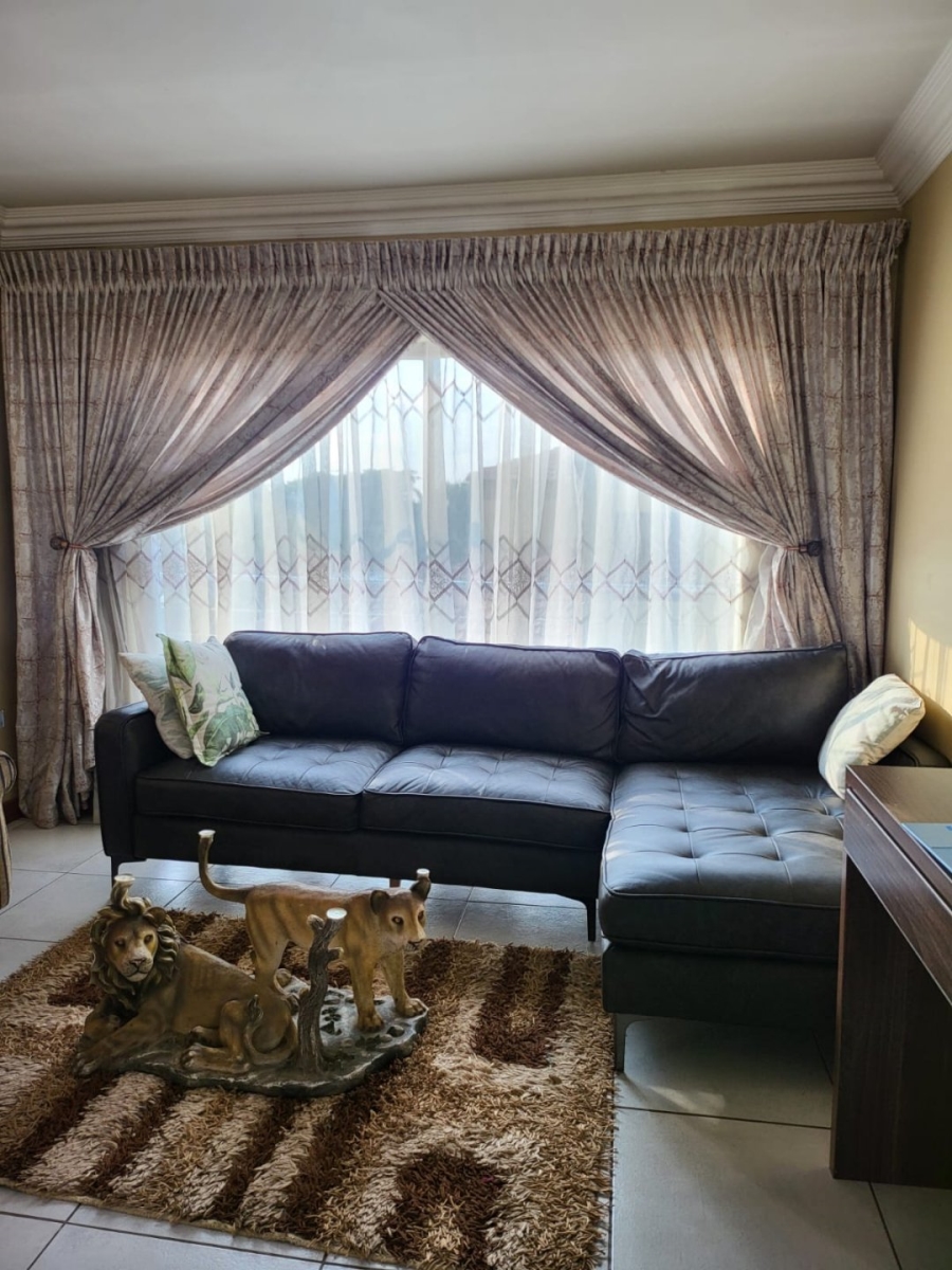 4 Bedroom Property for Sale in Heuwelsig Estate Gauteng