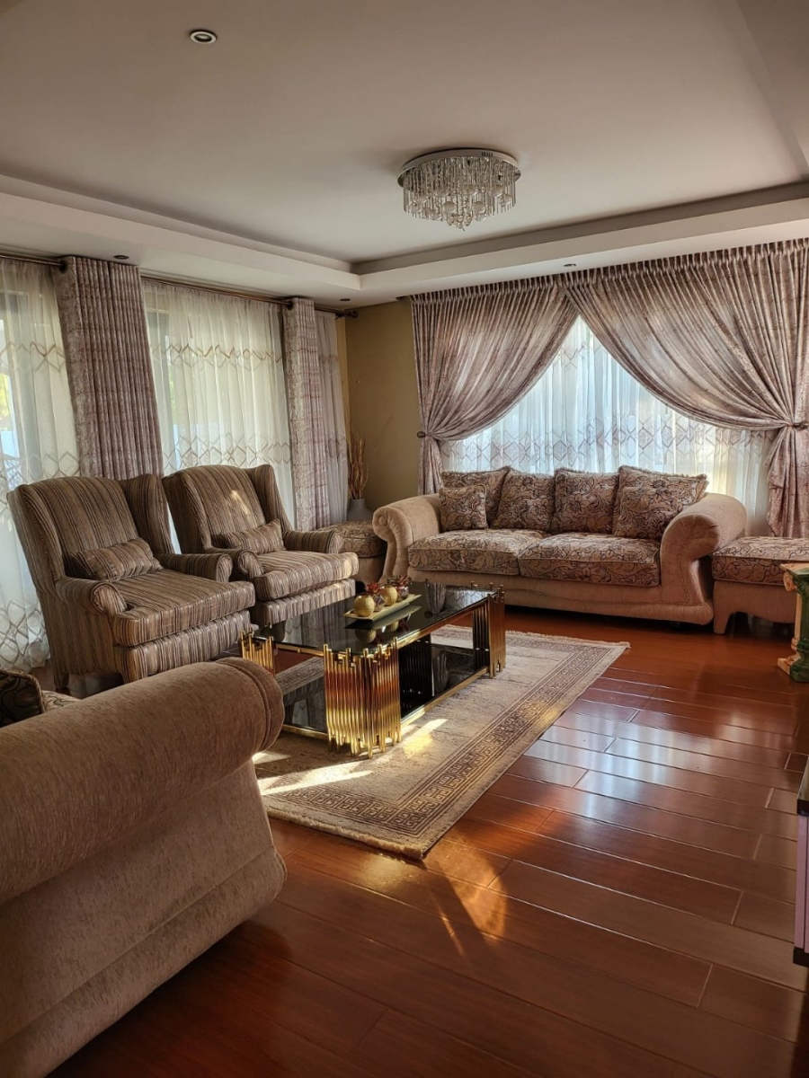 4 Bedroom Property for Sale in Heuwelsig Estate Gauteng