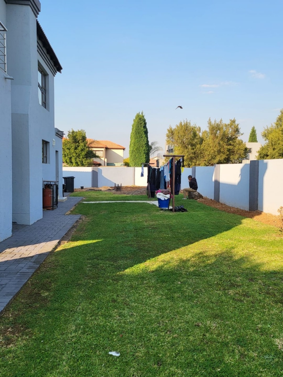 4 Bedroom Property for Sale in Heuwelsig Estate Gauteng