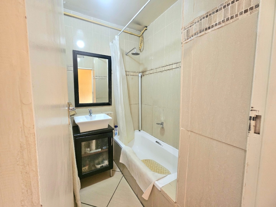 2 Bedroom Property for Sale in Kensington B Gauteng