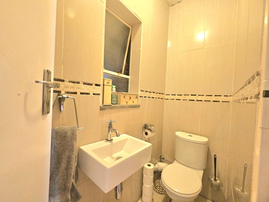 2 Bedroom Property for Sale in Kensington B Gauteng