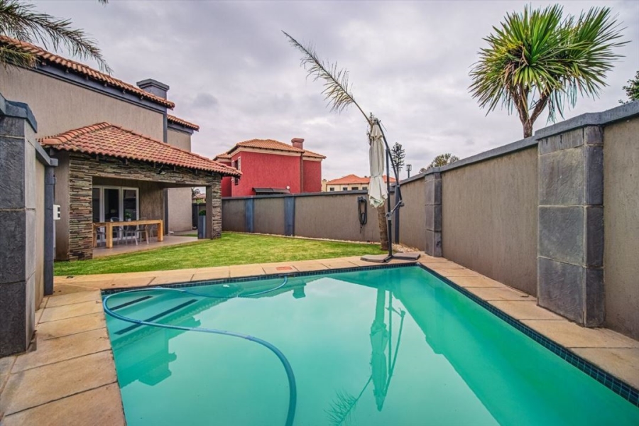 3 Bedroom Property for Sale in Glen Marais Gauteng