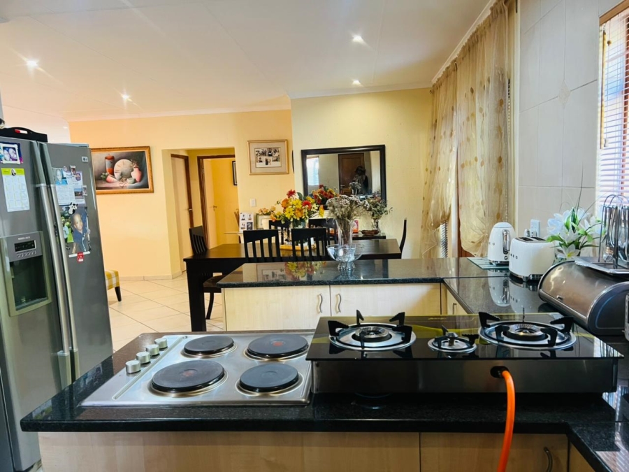 3 Bedroom Property for Sale in Greenstone Hill Gauteng