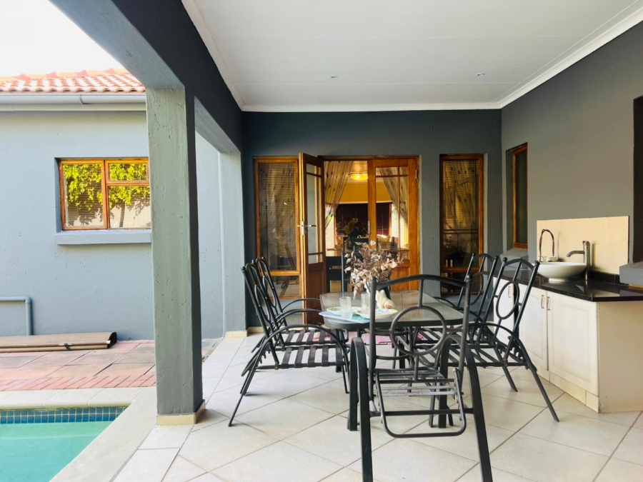 3 Bedroom Property for Sale in Greenstone Hill Gauteng