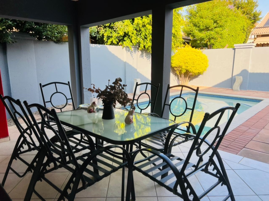 3 Bedroom Property for Sale in Greenstone Hill Gauteng