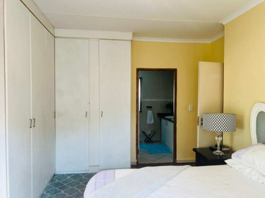 3 Bedroom Property for Sale in Greenstone Hill Gauteng