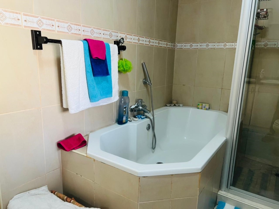 3 Bedroom Property for Sale in Greenstone Hill Gauteng