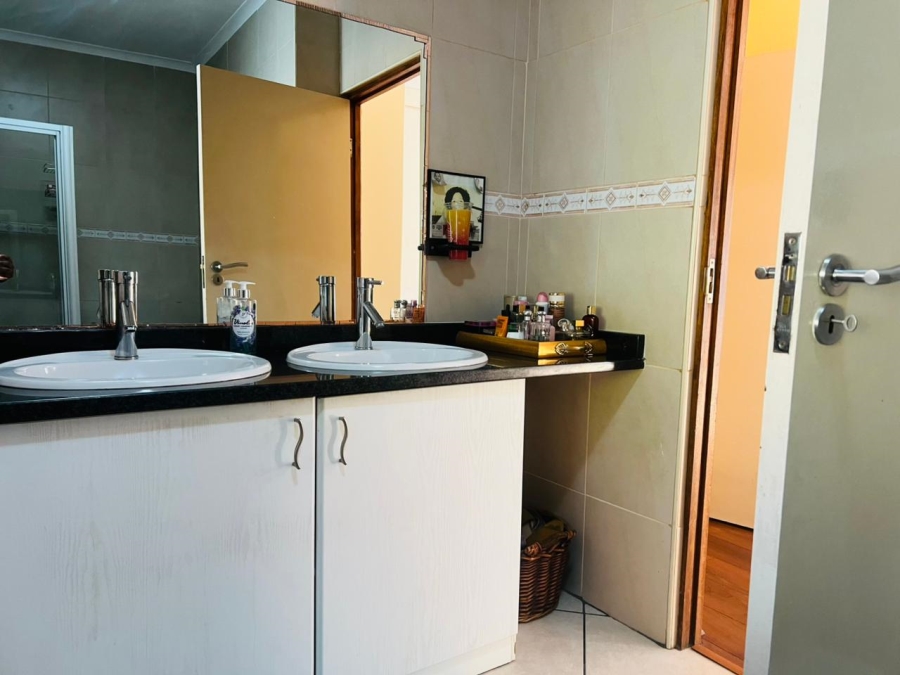 3 Bedroom Property for Sale in Greenstone Hill Gauteng