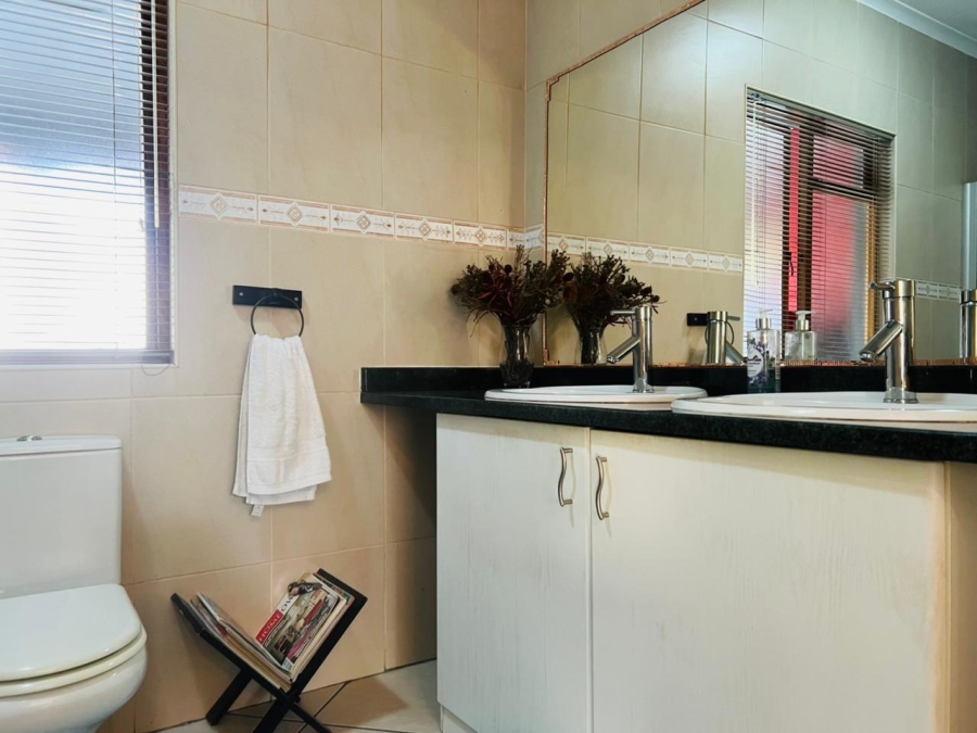 3 Bedroom Property for Sale in Greenstone Hill Gauteng