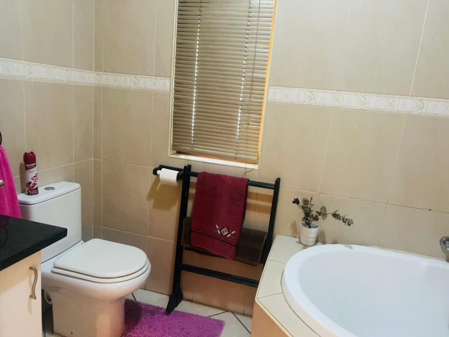3 Bedroom Property for Sale in Greenstone Hill Gauteng