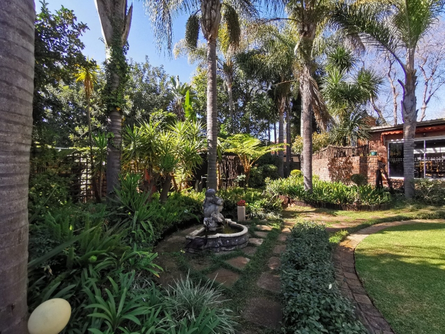 To Let 6 Bedroom Property for Rent in Wierda Park Gauteng