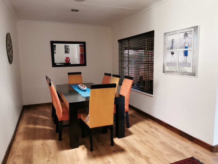 To Let 6 Bedroom Property for Rent in Wierda Park Gauteng