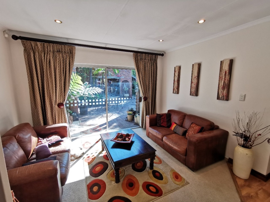 To Let 6 Bedroom Property for Rent in Wierda Park Gauteng