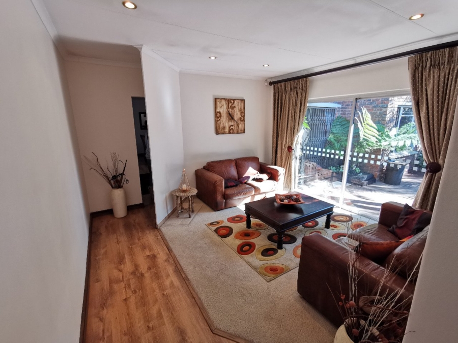 To Let 6 Bedroom Property for Rent in Wierda Park Gauteng