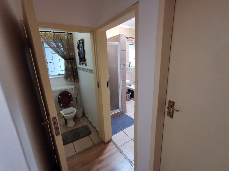 To Let 6 Bedroom Property for Rent in Wierda Park Gauteng