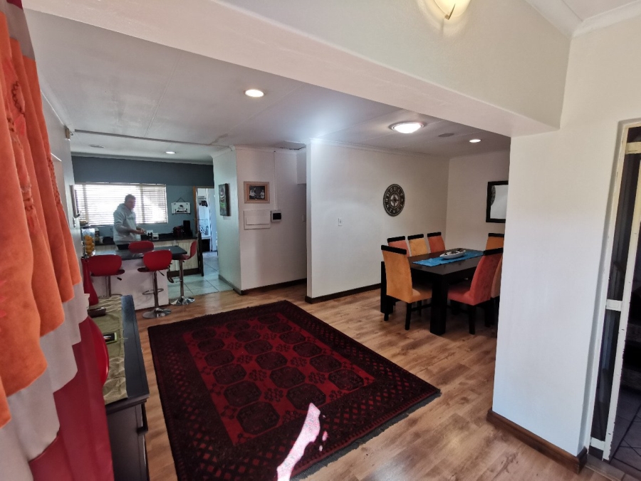 To Let 6 Bedroom Property for Rent in Wierda Park Gauteng