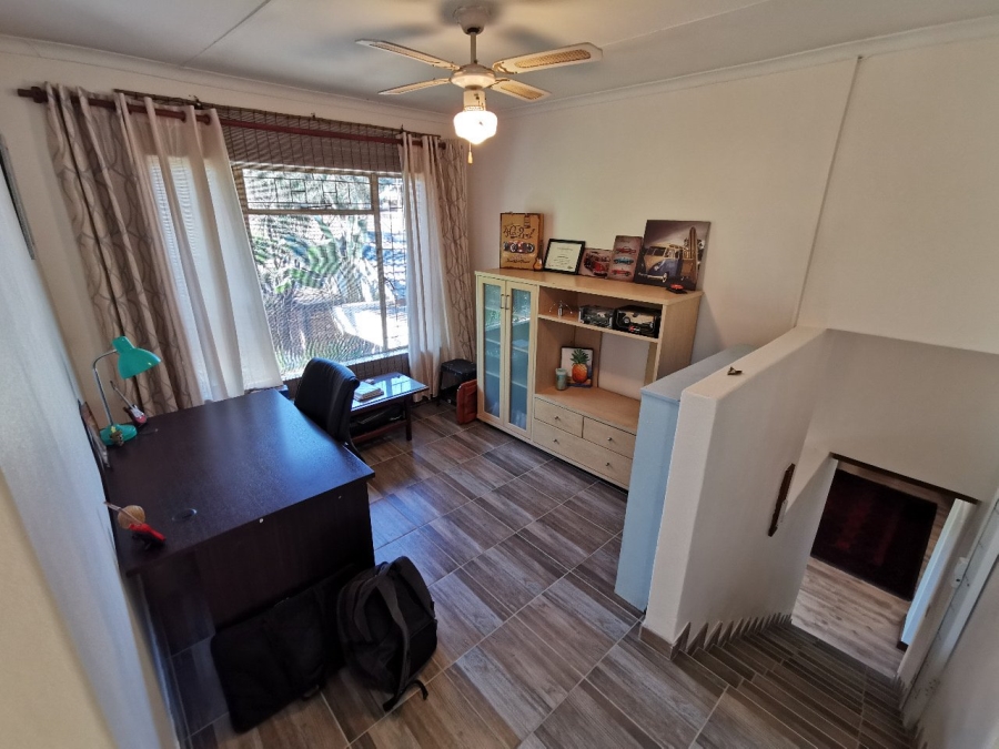 To Let 6 Bedroom Property for Rent in Wierda Park Gauteng
