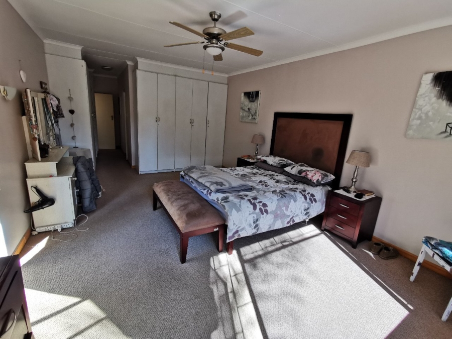 To Let 6 Bedroom Property for Rent in Wierda Park Gauteng