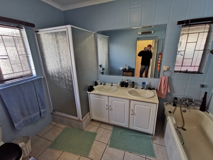 To Let 6 Bedroom Property for Rent in Wierda Park Gauteng