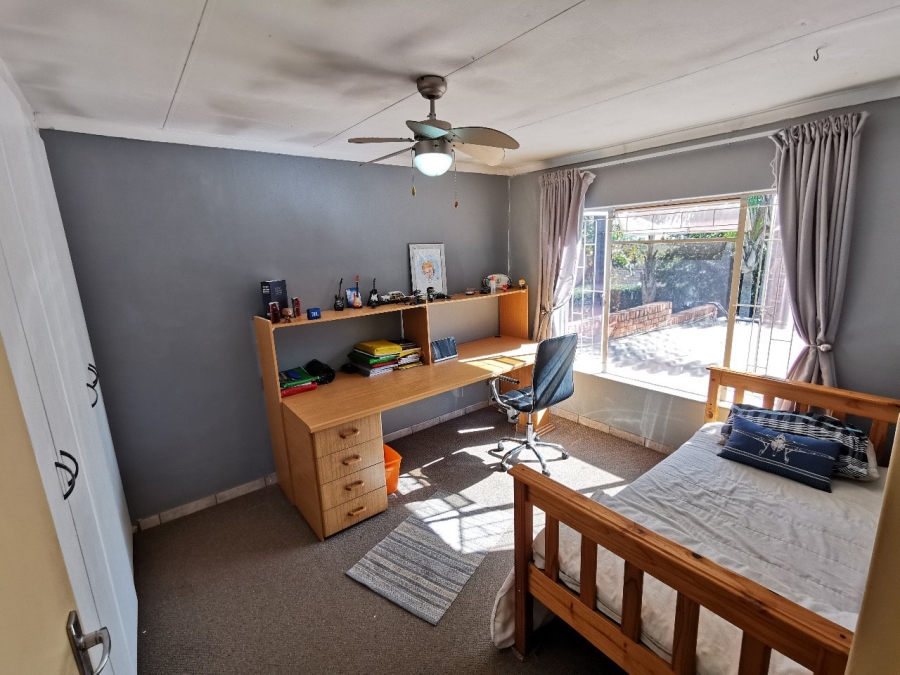 To Let 6 Bedroom Property for Rent in Wierda Park Gauteng