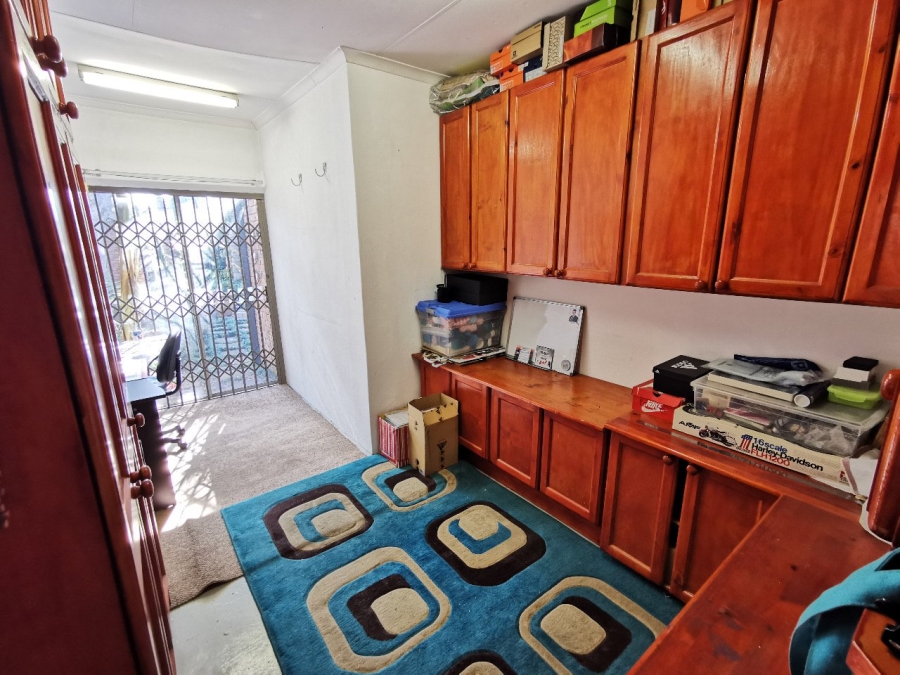 To Let 6 Bedroom Property for Rent in Wierda Park Gauteng