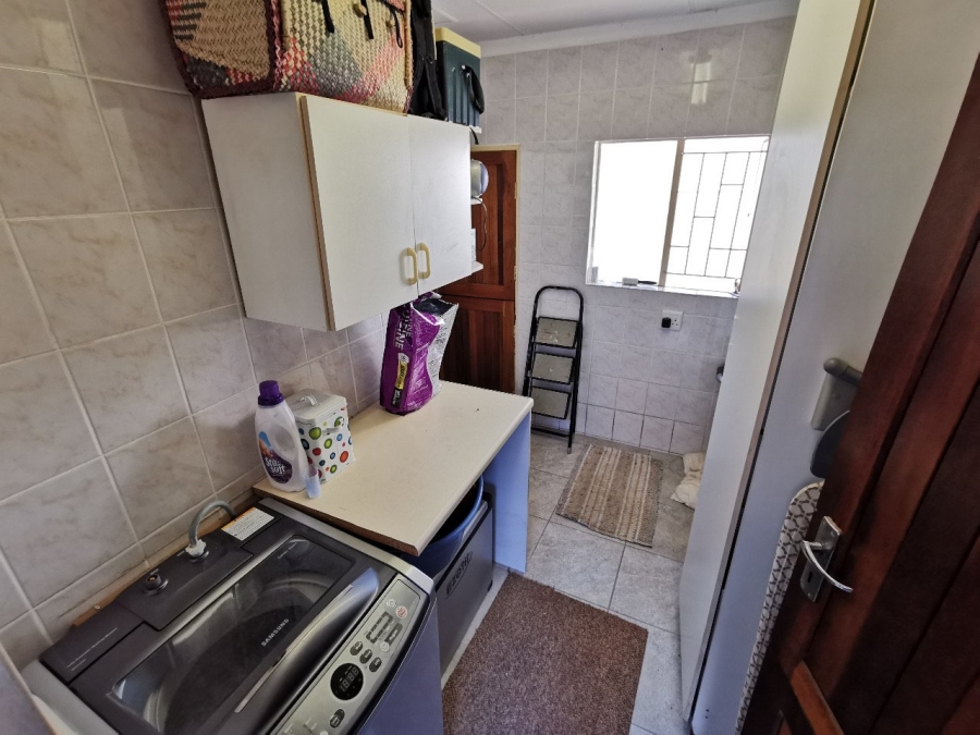 To Let 6 Bedroom Property for Rent in Wierda Park Gauteng