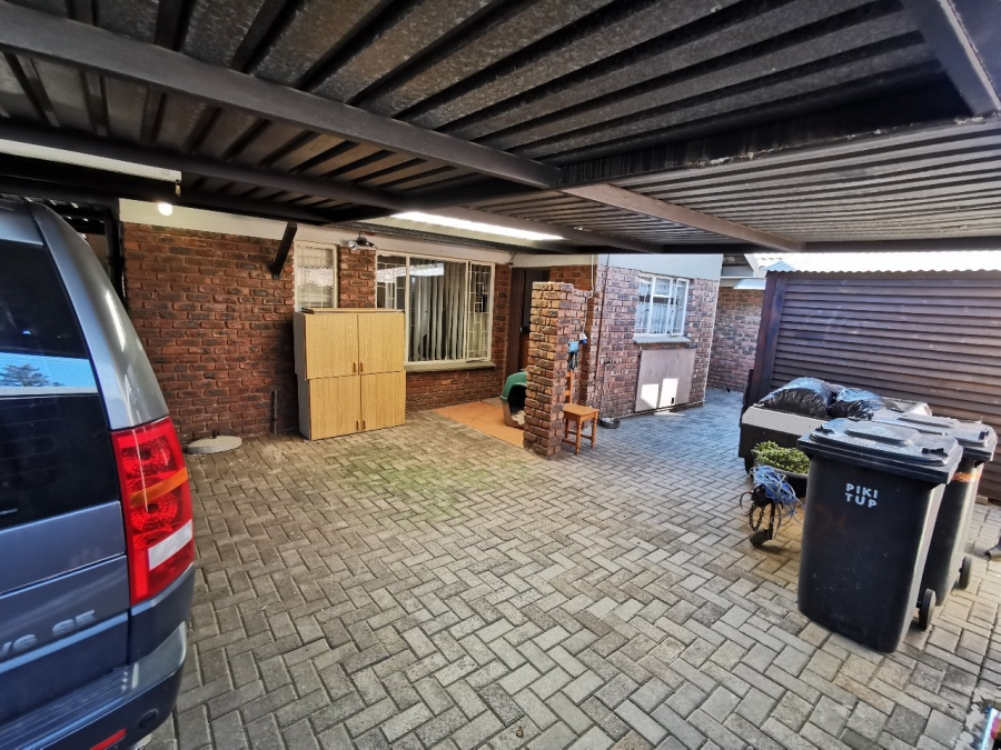 To Let 6 Bedroom Property for Rent in Wierda Park Gauteng
