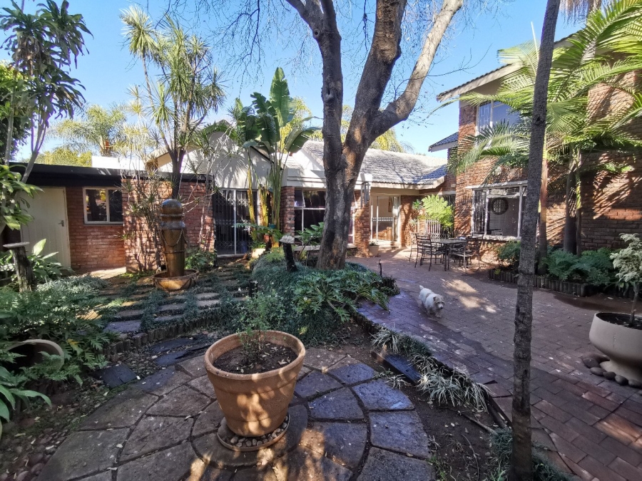 To Let 6 Bedroom Property for Rent in Wierda Park Gauteng