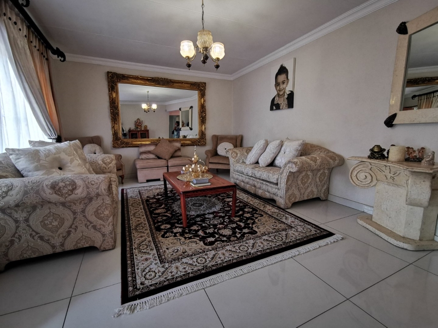 To Let 4 Bedroom Property for Rent in Erasmia Gauteng