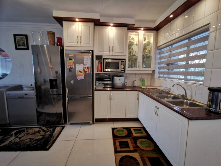 To Let 4 Bedroom Property for Rent in Erasmia Gauteng