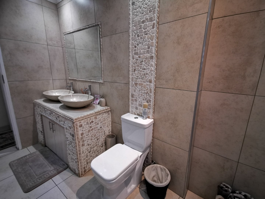 To Let 4 Bedroom Property for Rent in Erasmia Gauteng