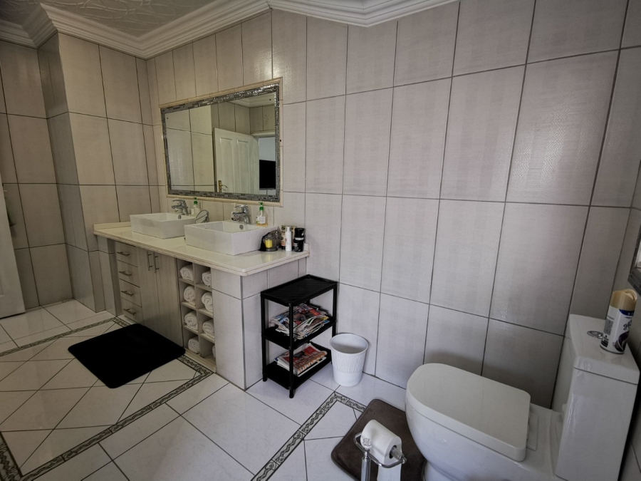 To Let 4 Bedroom Property for Rent in Erasmia Gauteng