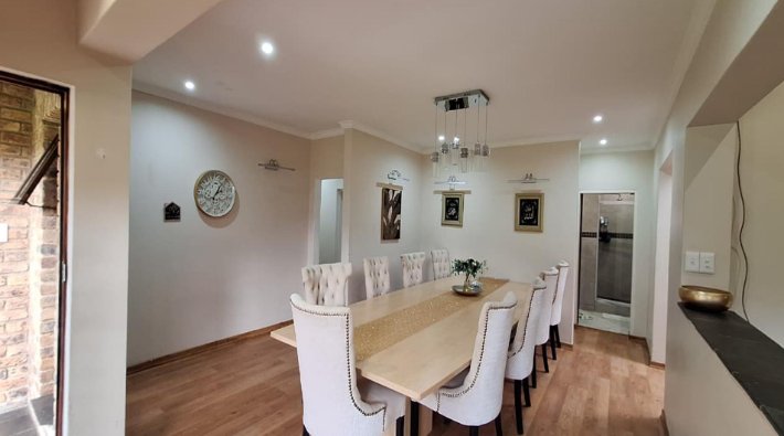5 Bedroom Property for Sale in Constantia Kloof Gauteng