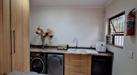 5 Bedroom Property for Sale in Constantia Kloof Gauteng