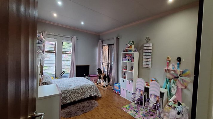 5 Bedroom Property for Sale in Constantia Kloof Gauteng