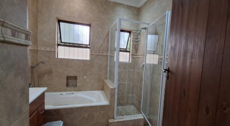 5 Bedroom Property for Sale in Constantia Kloof Gauteng