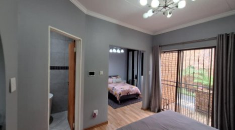 5 Bedroom Property for Sale in Constantia Kloof Gauteng
