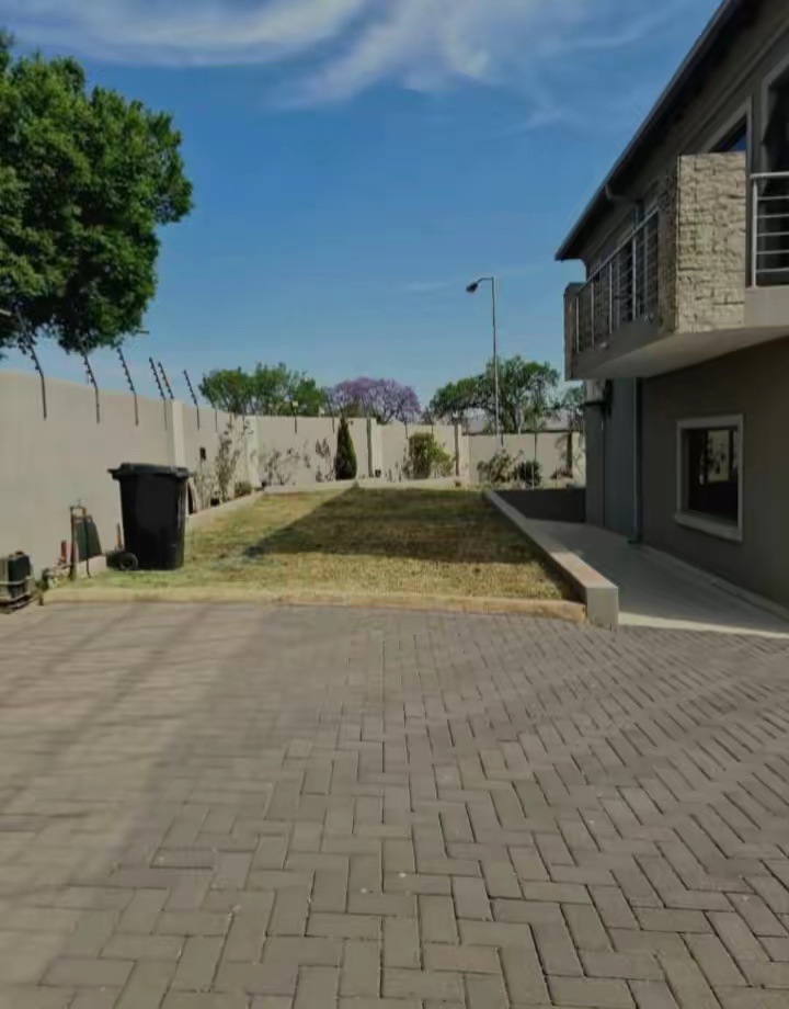 7 Bedroom Property for Sale in West Park Gauteng