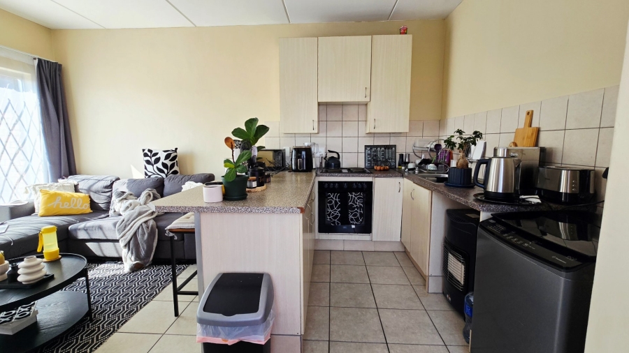 1 Bedroom Property for Sale in Grand Central Gauteng