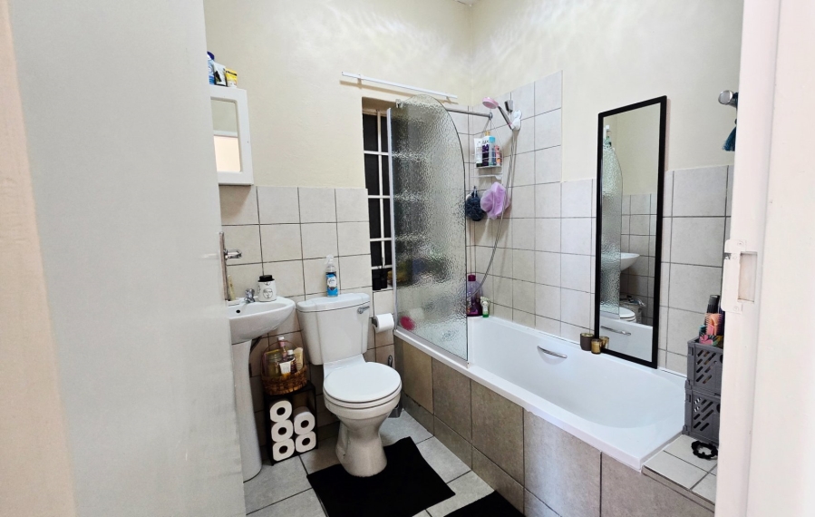 1 Bedroom Property for Sale in Grand Central Gauteng