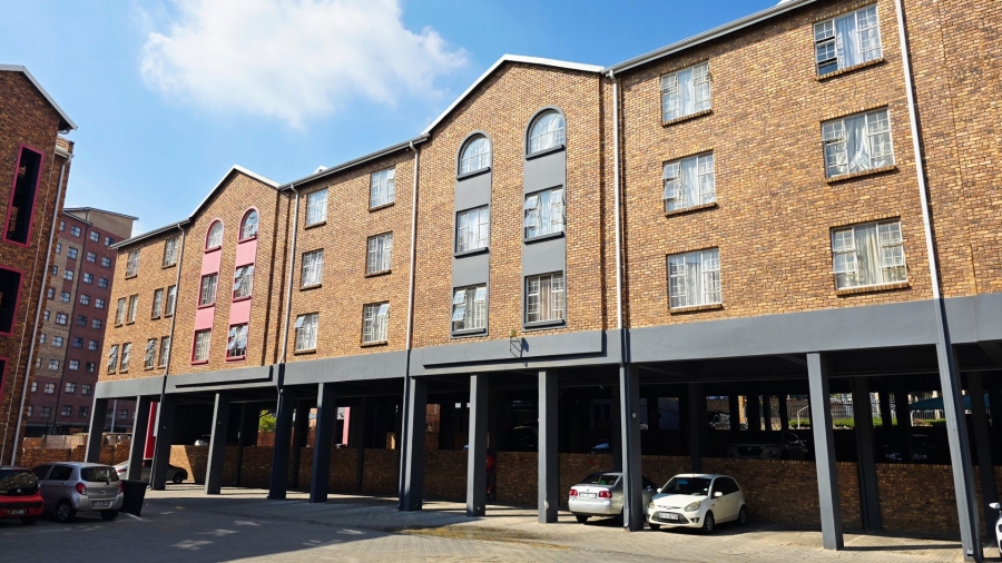 1 Bedroom Property for Sale in Grand Central Gauteng