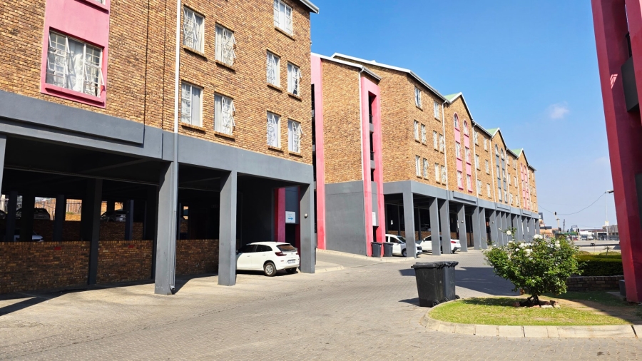 1 Bedroom Property for Sale in Grand Central Gauteng