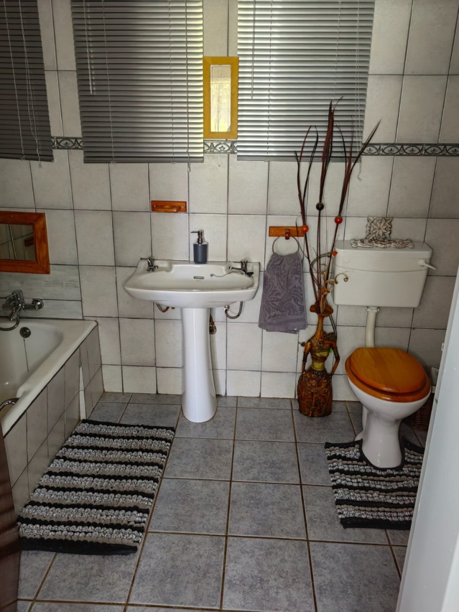 4 Bedroom Property for Sale in Dorandia Gauteng