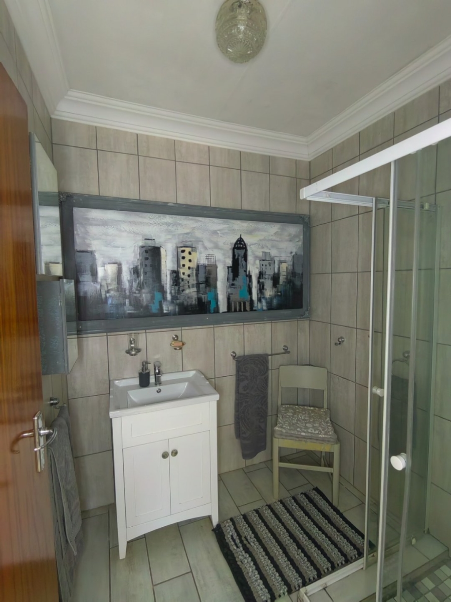 4 Bedroom Property for Sale in Dorandia Gauteng