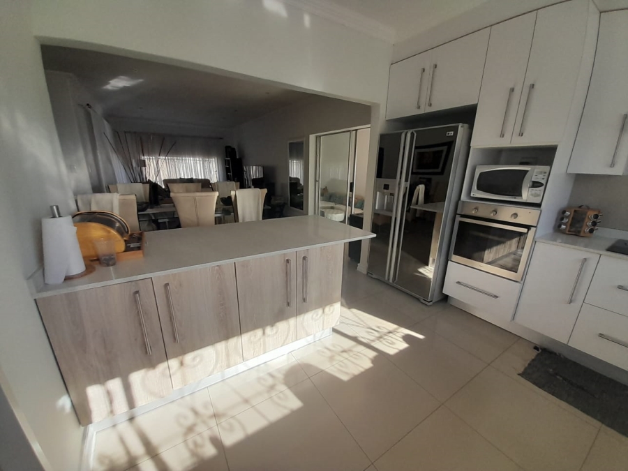 To Let 3 Bedroom Property for Rent in Ridgeway Gauteng