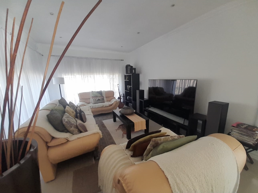 To Let 3 Bedroom Property for Rent in Ridgeway Gauteng